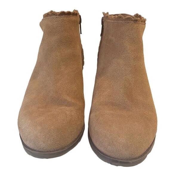 Jack Rogers Charlotte Tan Suede Side Zip Scallop Detail Ankle Booties Size 7 - Picture 8 of 12